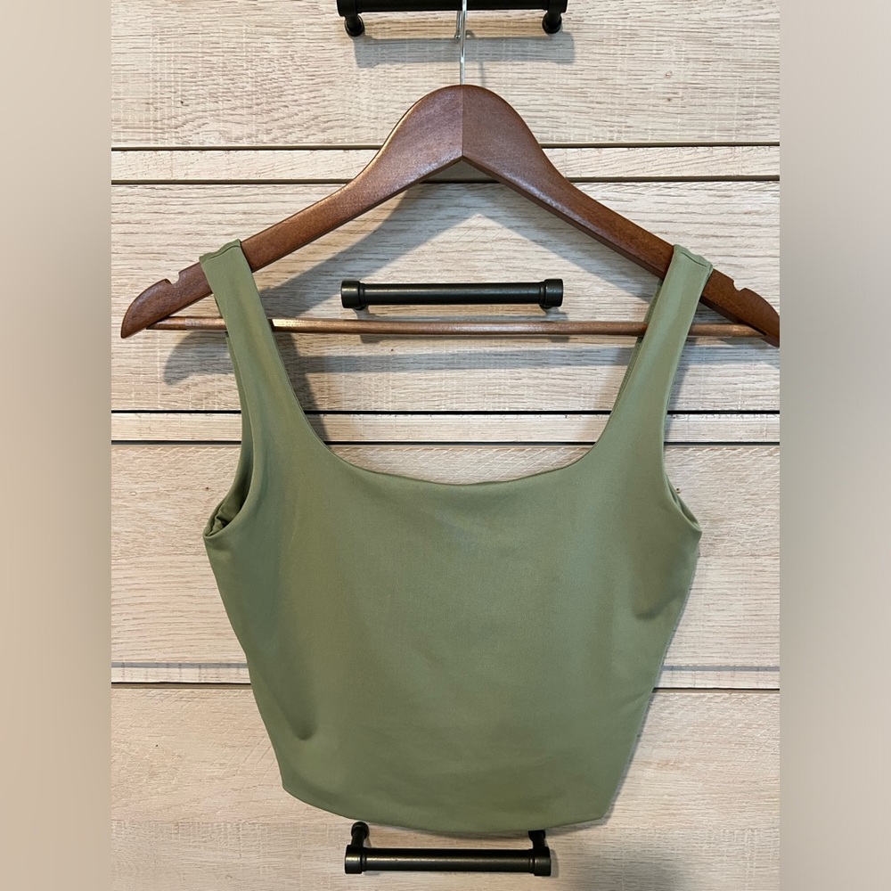 Green tank crop top